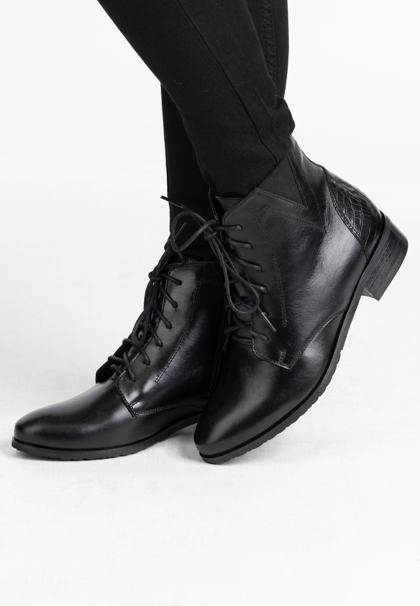 usha Women's Ankle Boot